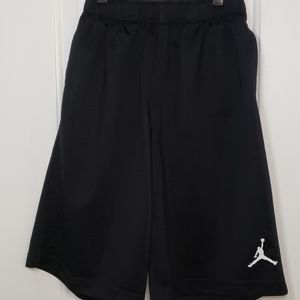EUC gym shorts mesh lined with pcokets